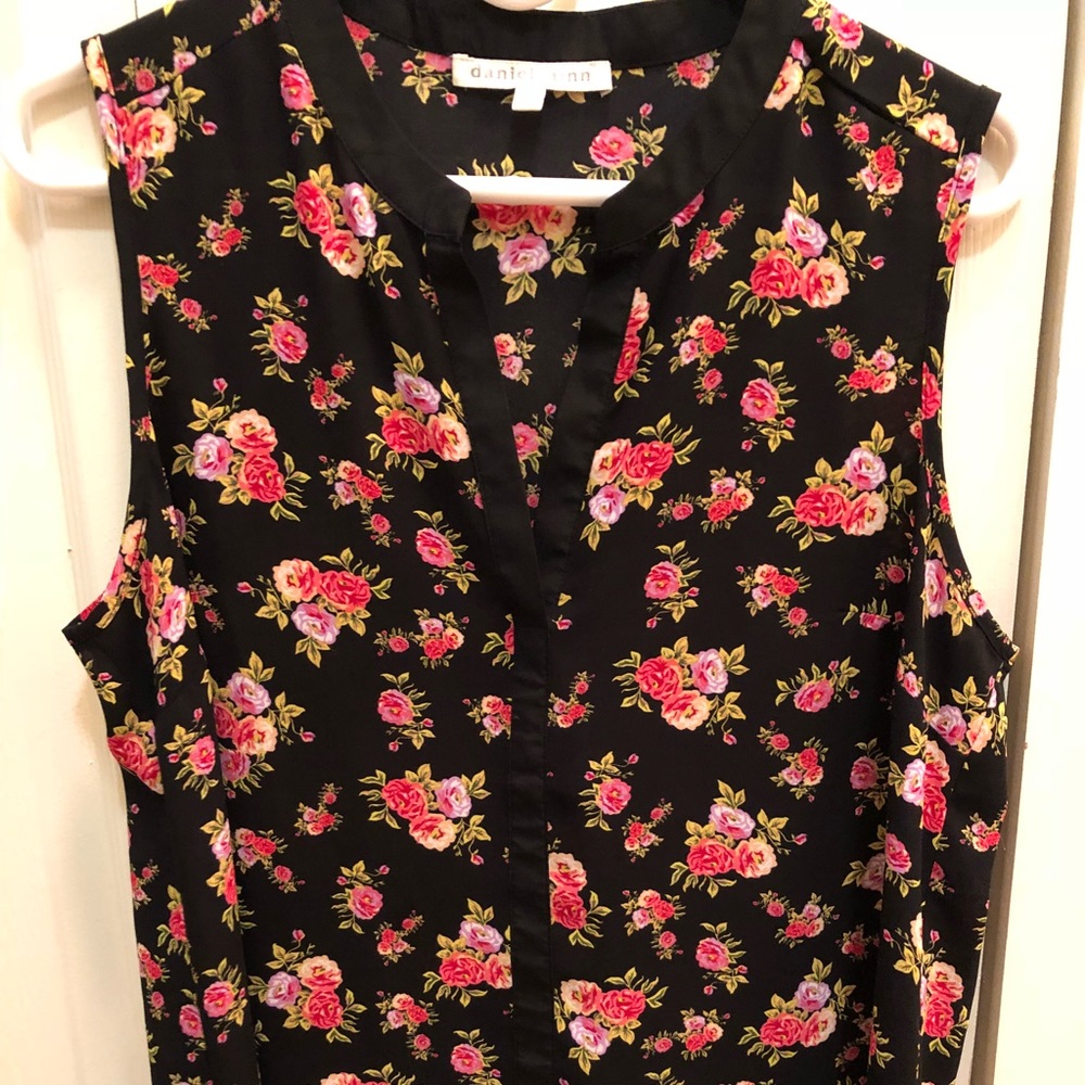 Sleeveless blouse
